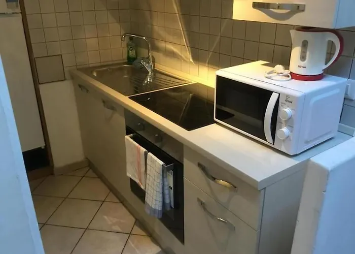 Close Guglie Bridge Apartment Venice